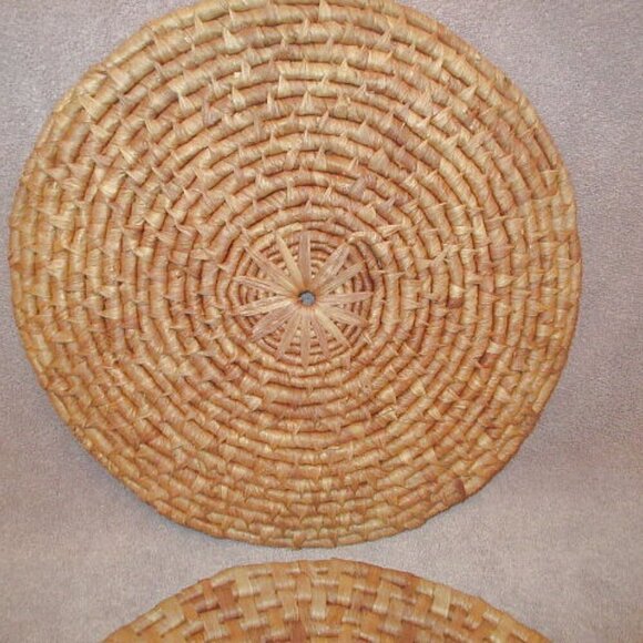 Vtg Natural Round Woven Rattan Placemats 15" Thick Weave MCM Wall Decor 2X Lot - Picture 6 of 7